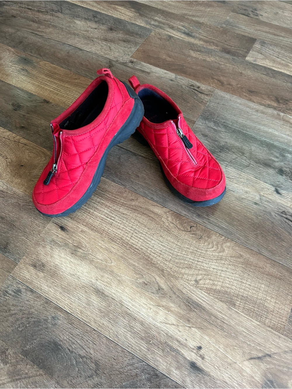 Women’s Lands End Red Quilted Slip-On Shoes with Front Zip Sz 6.5 B like new!